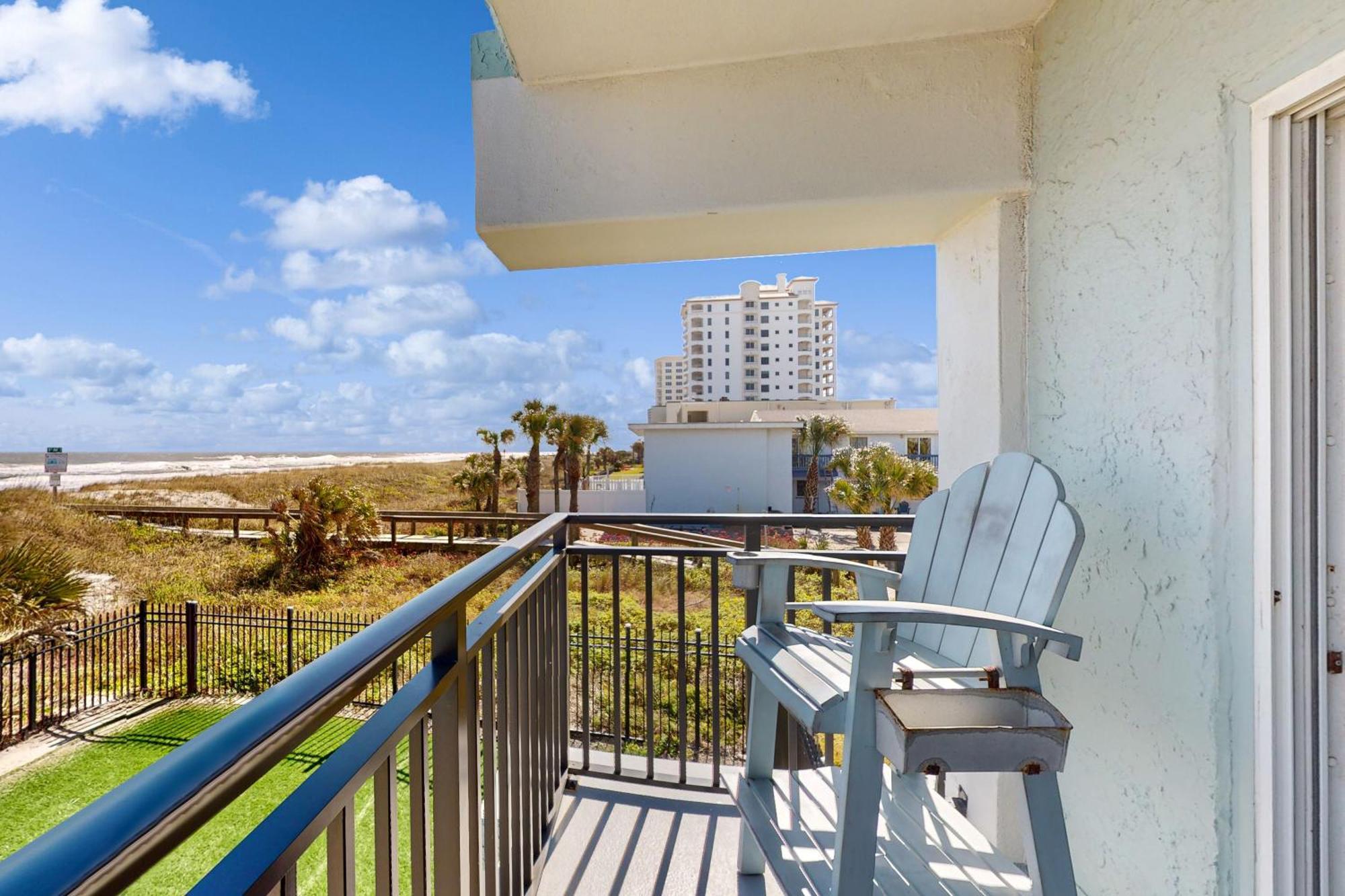 Jax Beach Oceanfront Getaway Apartment Jacksonville Beach Room photo