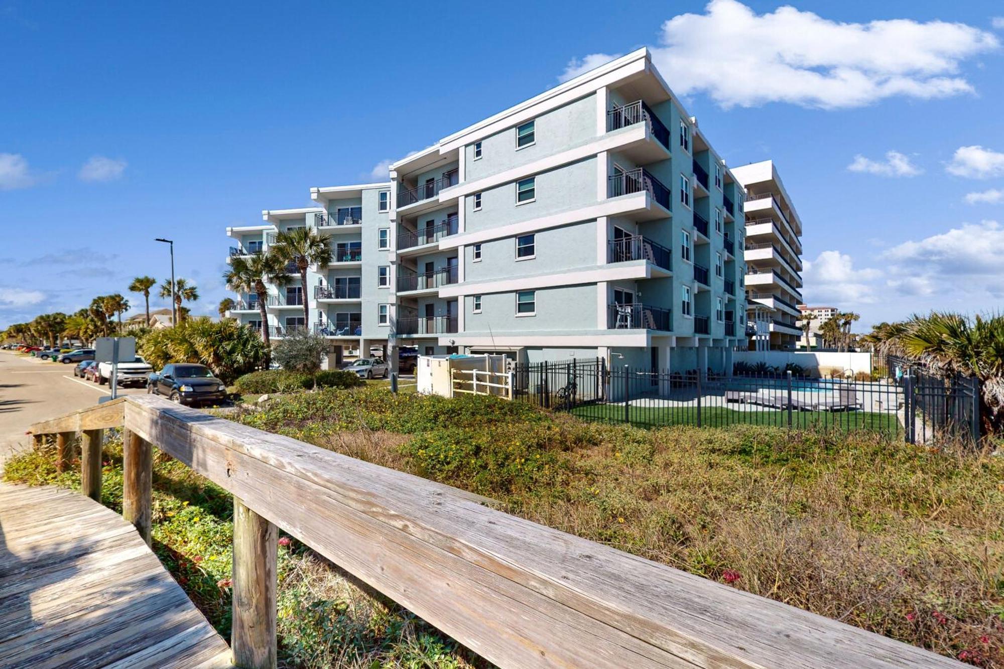 Jax Beach Oceanfront Getaway Apartment Jacksonville Beach Room photo